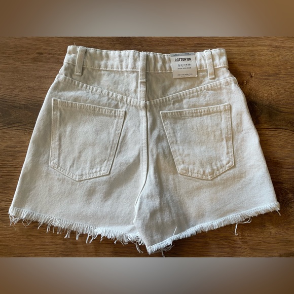 NEVER WORN Cotton On Denim Shorts - Picture 2 of 3